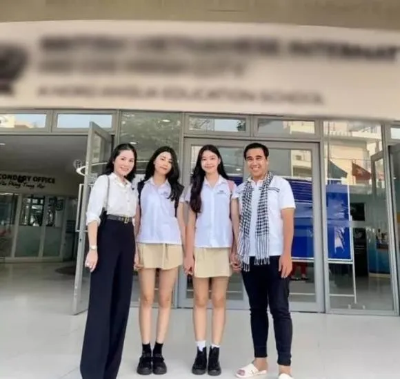 Bà xã Quyền Linh đáp trả cực khéo khi con gái bị góp ý về cách ăn mặc