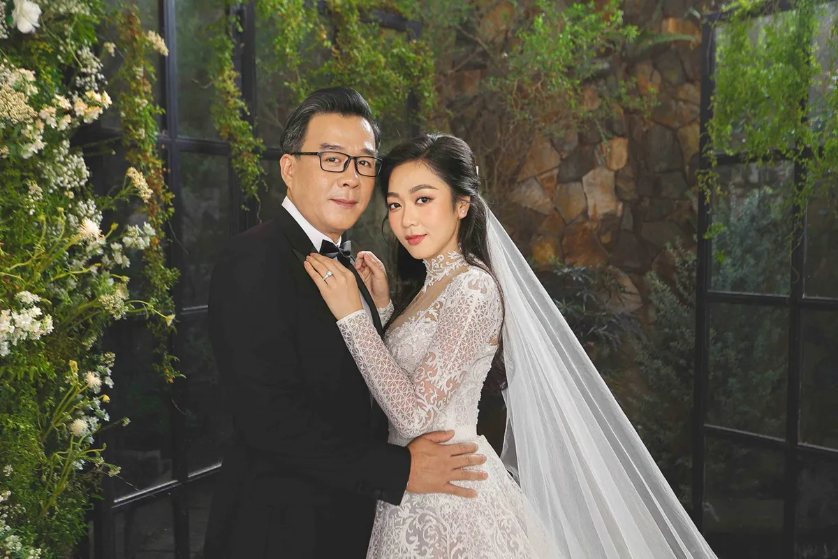 Vua Cá Koi khiến dân tình trầm trồ khi tự tay nấu ăn cho bà xã