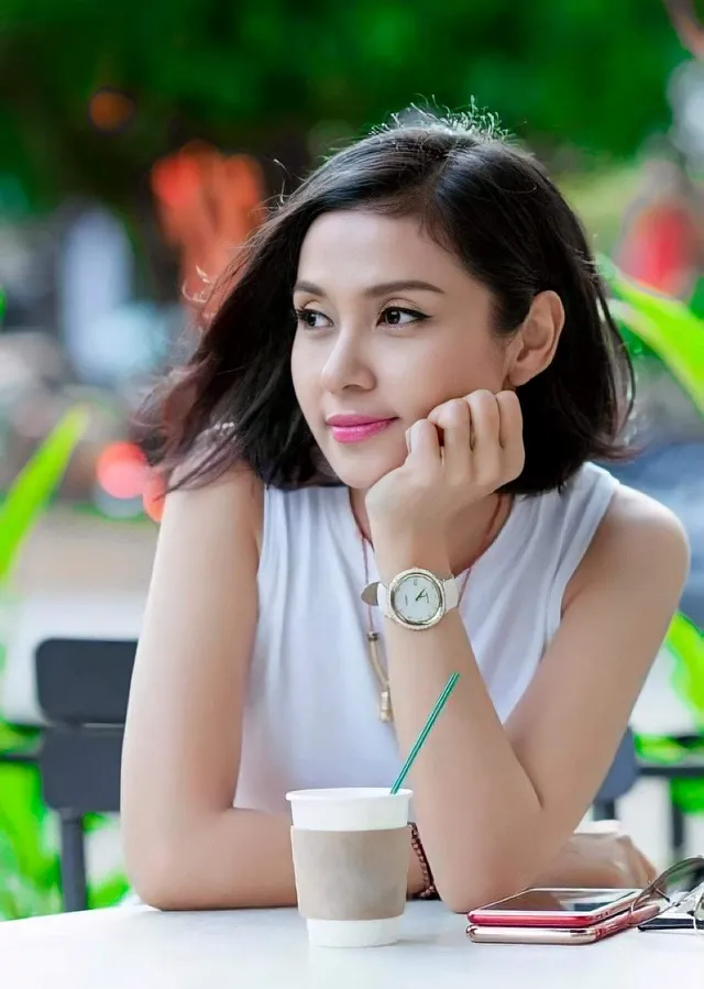 'Người đẹp Tây Đô' Việt Trinh và hố đen thị phi bủa vây dù đã tuyên bố 'giải nghệ'