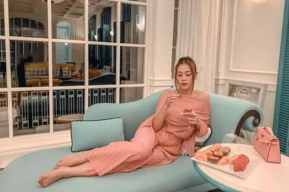 Sửng sốt với độ giàu có của 'Quỳnh búp bê' Phương Oanh sau 10 năm dấn thân vào phim ảnh