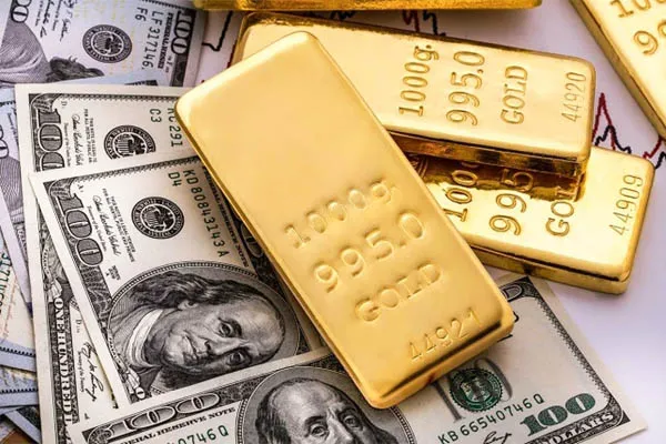 Giá vàng trưa ngày 29/8: Lao dốc đầy bất ổn