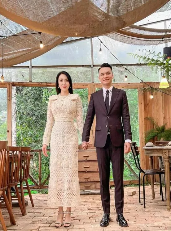 Vợ Khắc Việt truy tìm gái lạ giữa đêm và động thái cực gắt gây chú ý 