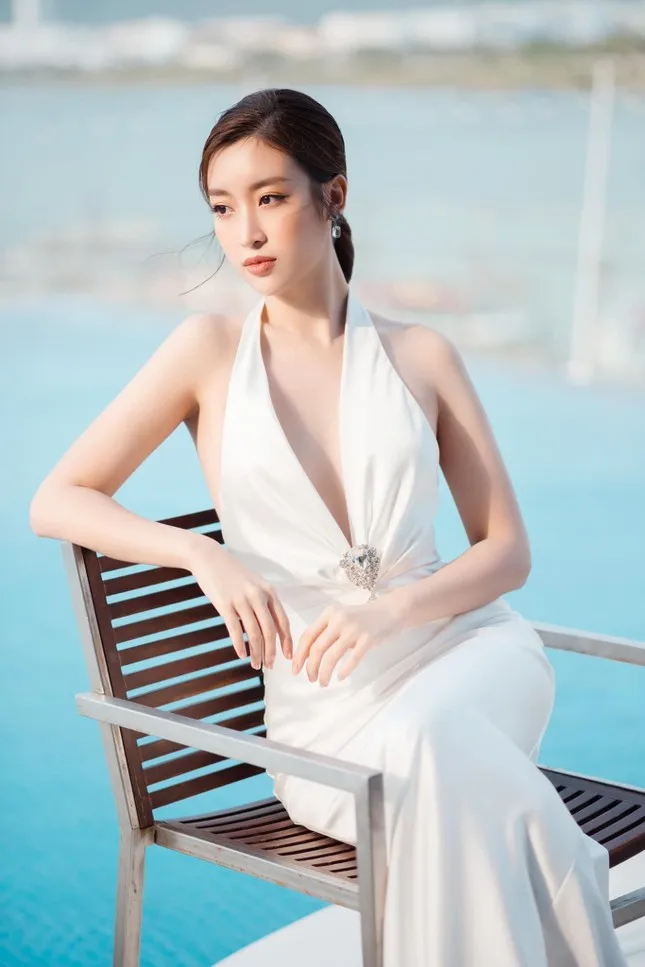 Đỗ Mỹ Linh lộ loạt ảnh tình tứ trong chuyến du lịch cùng bạn trai thiếu gia trước thềm hôn lễ