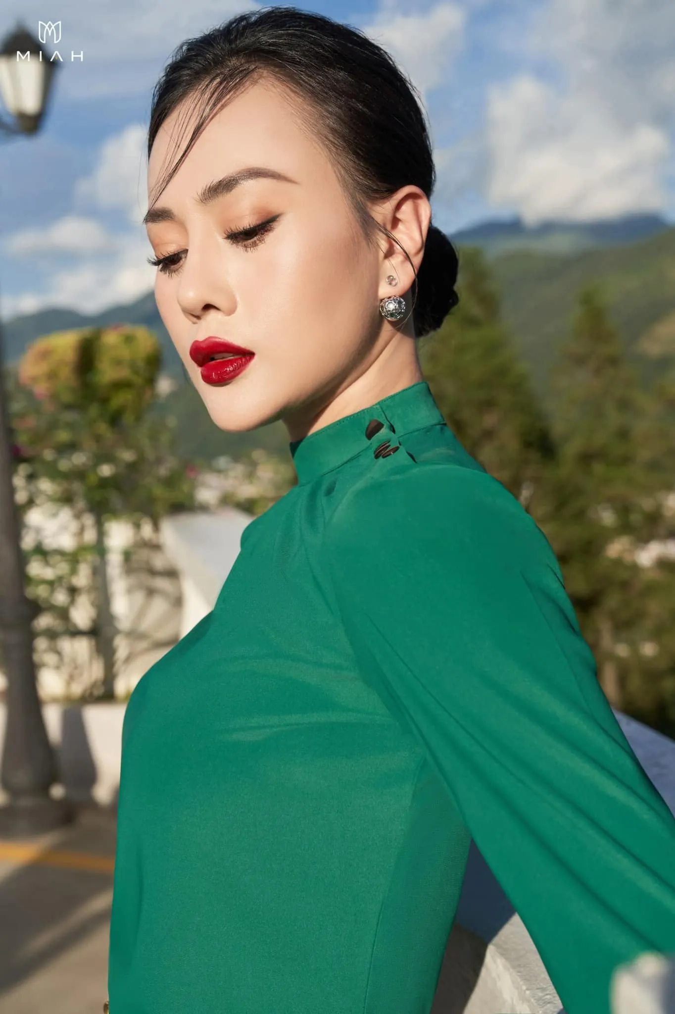 Dù ở thế bất lợi, Phương Oanh bất ngờ đăng đàn đầy triết lý về chuyện 'trắng đen'