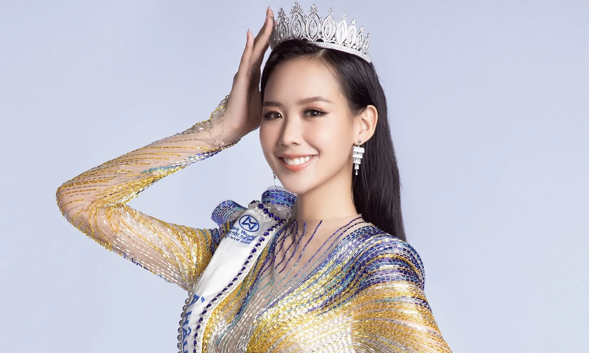 Sau ồn ào chiếm sóng Hoa hậu, Á hậu Bảo Ngọc tiếp tục gặp sự cố với profile khó tin