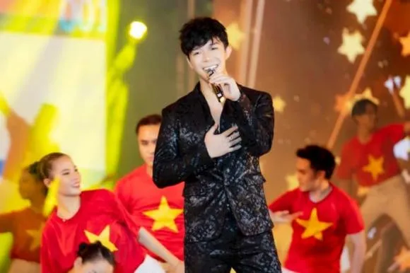 Choáng váng với gia thế khủng của 'vựa muối' Nathan Lee