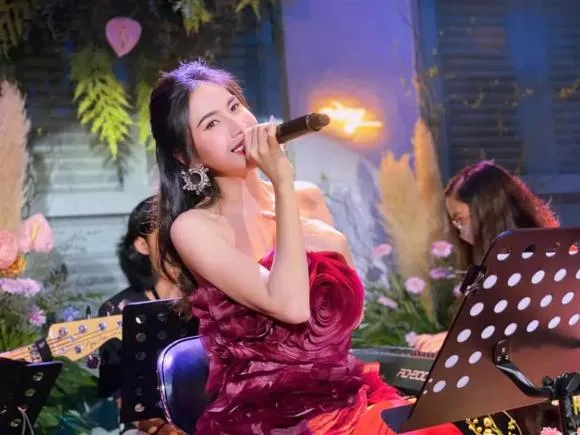 Nathan Lee 'vỗ thẳng mặt' Thủy Tiên khi ca khúc bản quyền của mình bị 'dùng chùa'