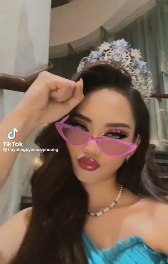 Hoa hậu Mai Phương khiến dân tình ngỡ ngàng với pha 'tự hủy nhan sắc' 