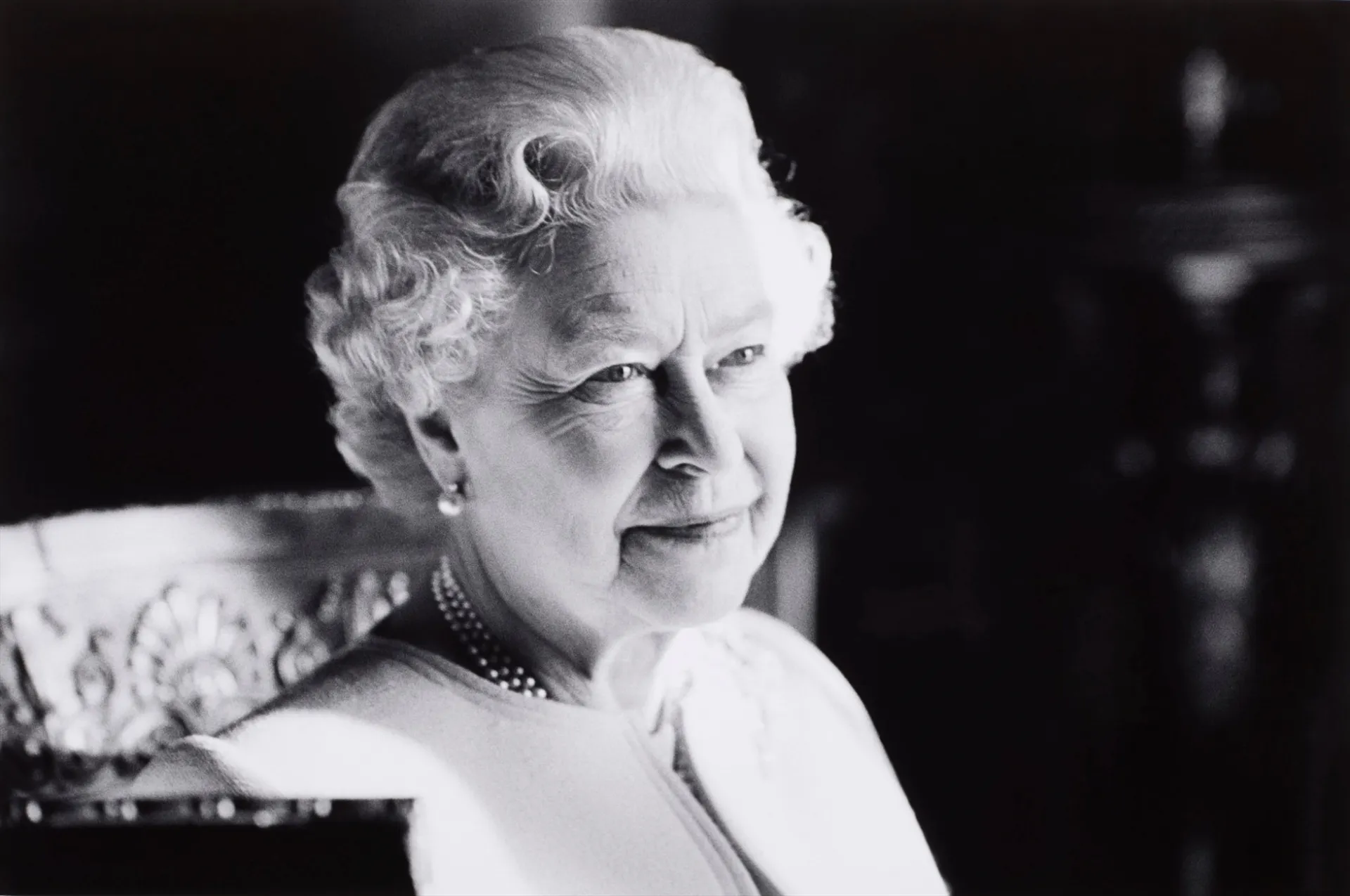 Ngỡ ngàng với nhan sắc thời trẻ của cố Nữ hoàng Anh Elizabeth II