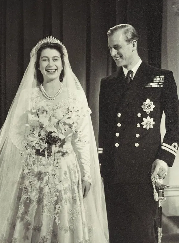 Ngỡ ngàng với nhan sắc thời trẻ của cố Nữ hoàng Anh Elizabeth II