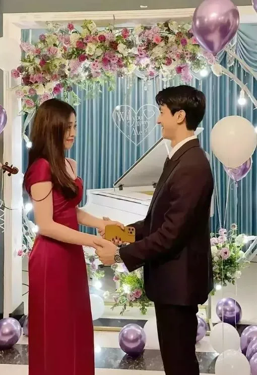 Bình An khiến dân tình bấn loạn khi khoe loạt ảnh cưới bên Phương Nga