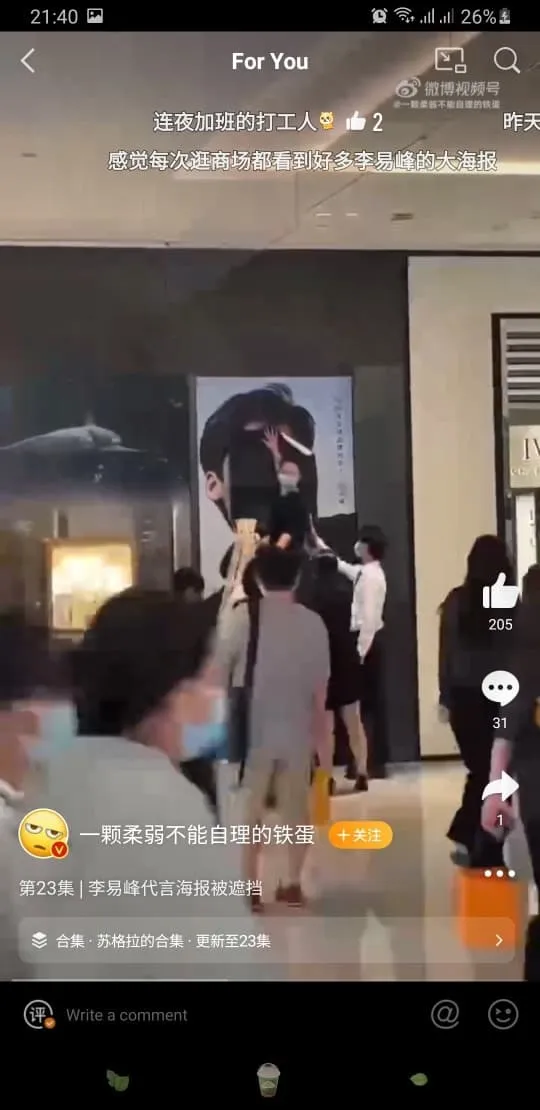 Fan hâm mộ ngậm ngùi 'cất poster' giữa đêm sau màn 'bóc trần' Lý Dịch Phong
