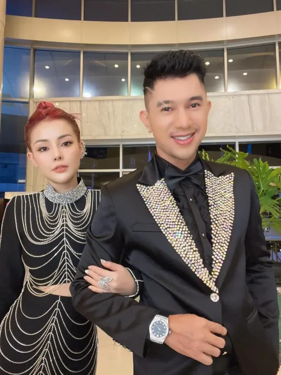 Ngân 98 và Lương Bằng Quang khiến dân tình tròn mắt khi diện đồ kín như bưng 
