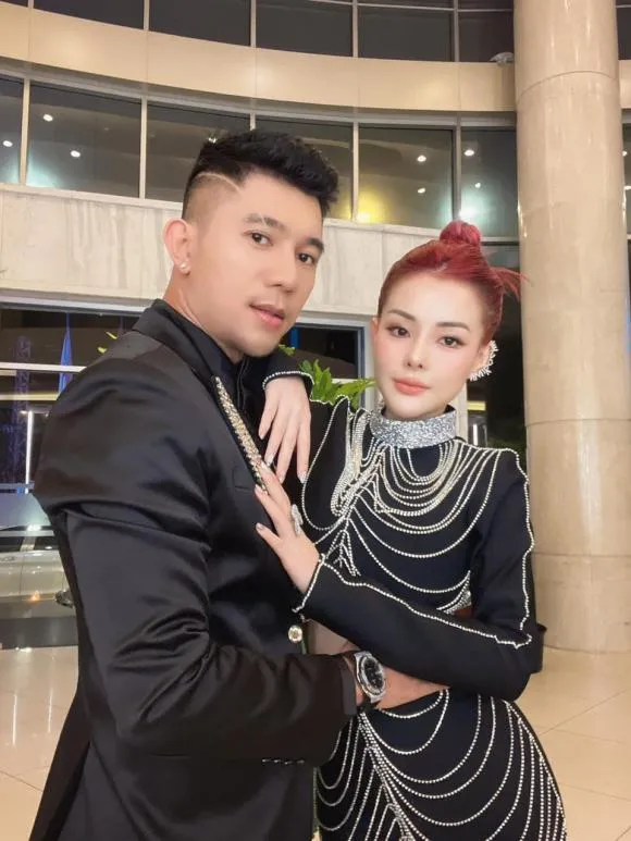 Ngân 98 và Lương Bằng Quang khiến dân tình tròn mắt khi diện đồ kín như bưng 