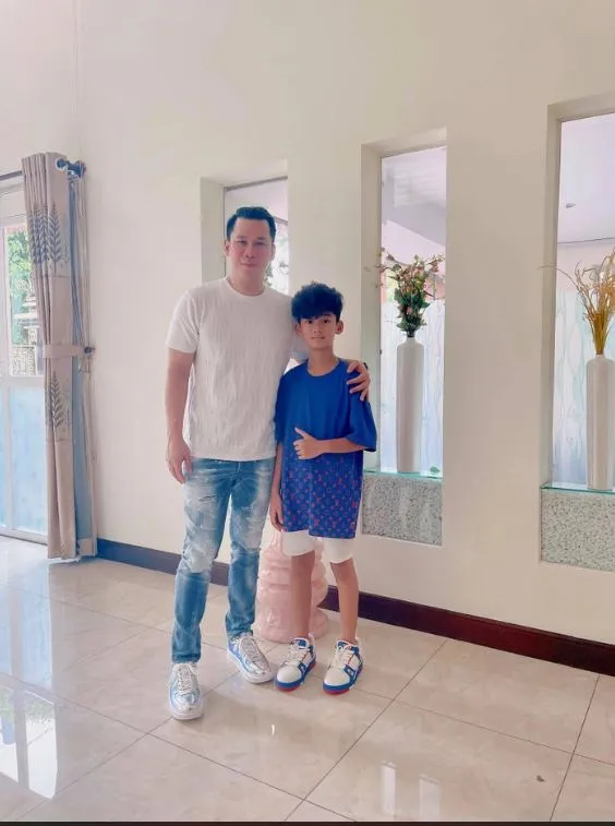Sự gắn bó khăng khít đến khó tin của quý tử nhà Lệ Quyên với con riêng của Đức Huy 