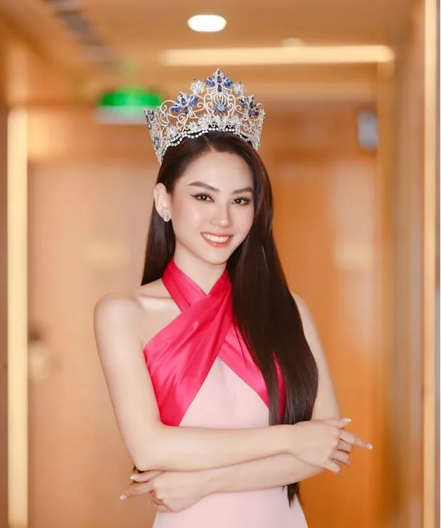 Nàng hậu duy nhất trong lịch sử quyết bán vương miện chỉ sau 1 tháng đăng quang
