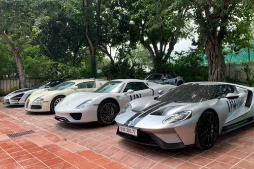 Mục sở thị dàn xế sang bạc tỷ của Đặng Lê Nguyên Vũ trên núi