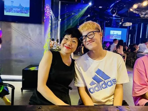 Con trai MC Thảo Vân có phản ứng bất ngờ khi mẹ 'giận cá chém thớt' 
