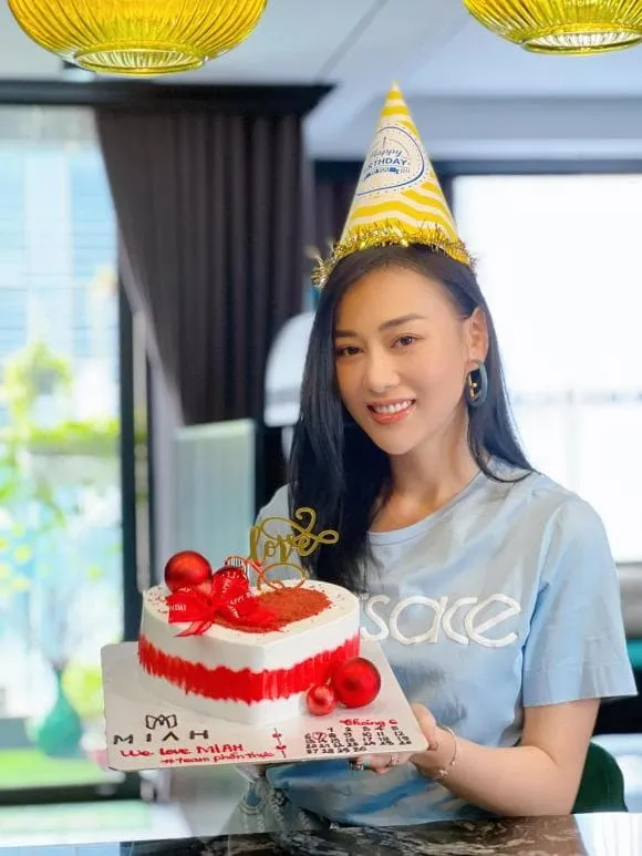 Phương Oanh bất ngờ xoá ảnh chụp cùng Shark Bình sau thời gian 'làm mưa làm gió' MXH