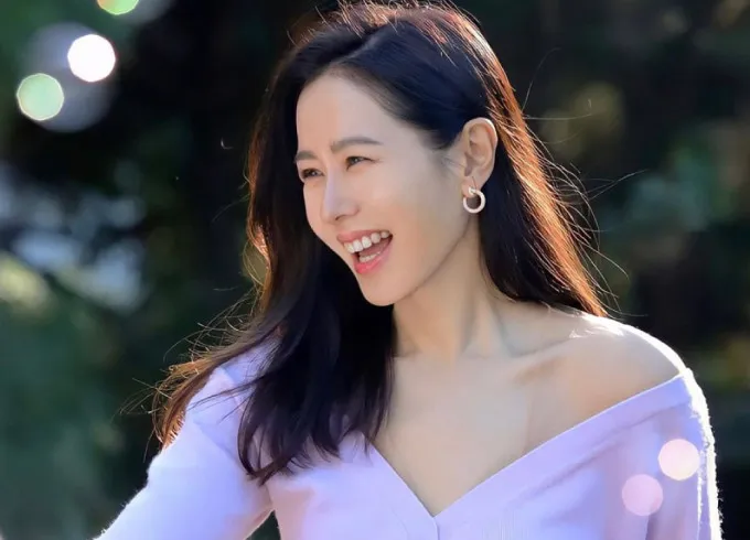 Cặp đôi Son Ye Jin và Hyun Bin và lời nguyền bị rũ bỏ của Kbiz
