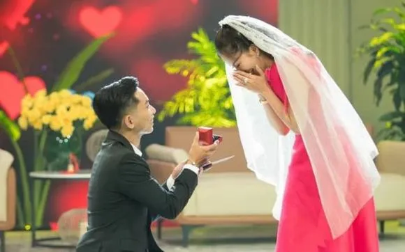 Màn cầu hôn của Phan Hiển dành cho Khánh Thi bị bạn thân 'bóc mẽ' chi tiết lạ