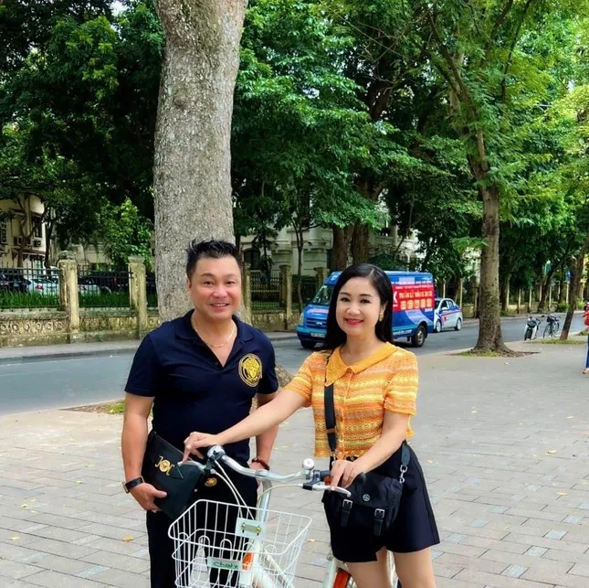 Màn hội ngộ đầy bất ngờ của tài tử Lý Hùng và mỹ nhân đình đám Thu Hà