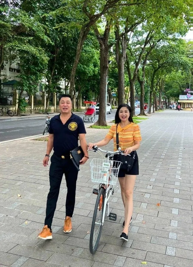 Màn hội ngộ đầy bất ngờ của tài tử Lý Hùng và mỹ nhân đình đám Thu Hà