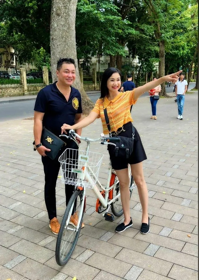 Màn hội ngộ đầy bất ngờ của tài tử Lý Hùng và mỹ nhân đình đám Thu Hà