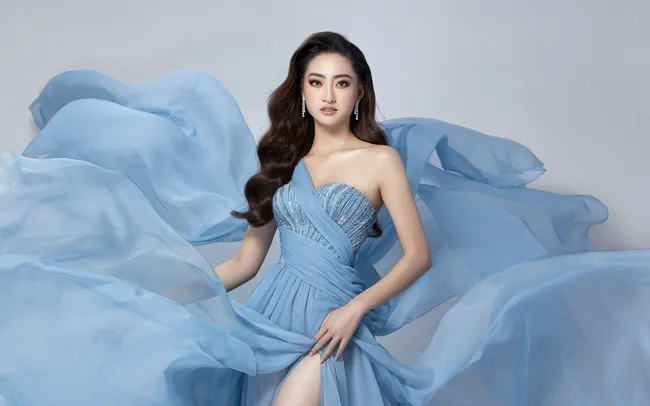Lương Thuỳ Linh khiến dân tình đổ mồ hôi hột khi diện đầm kết từ dây mảnh 