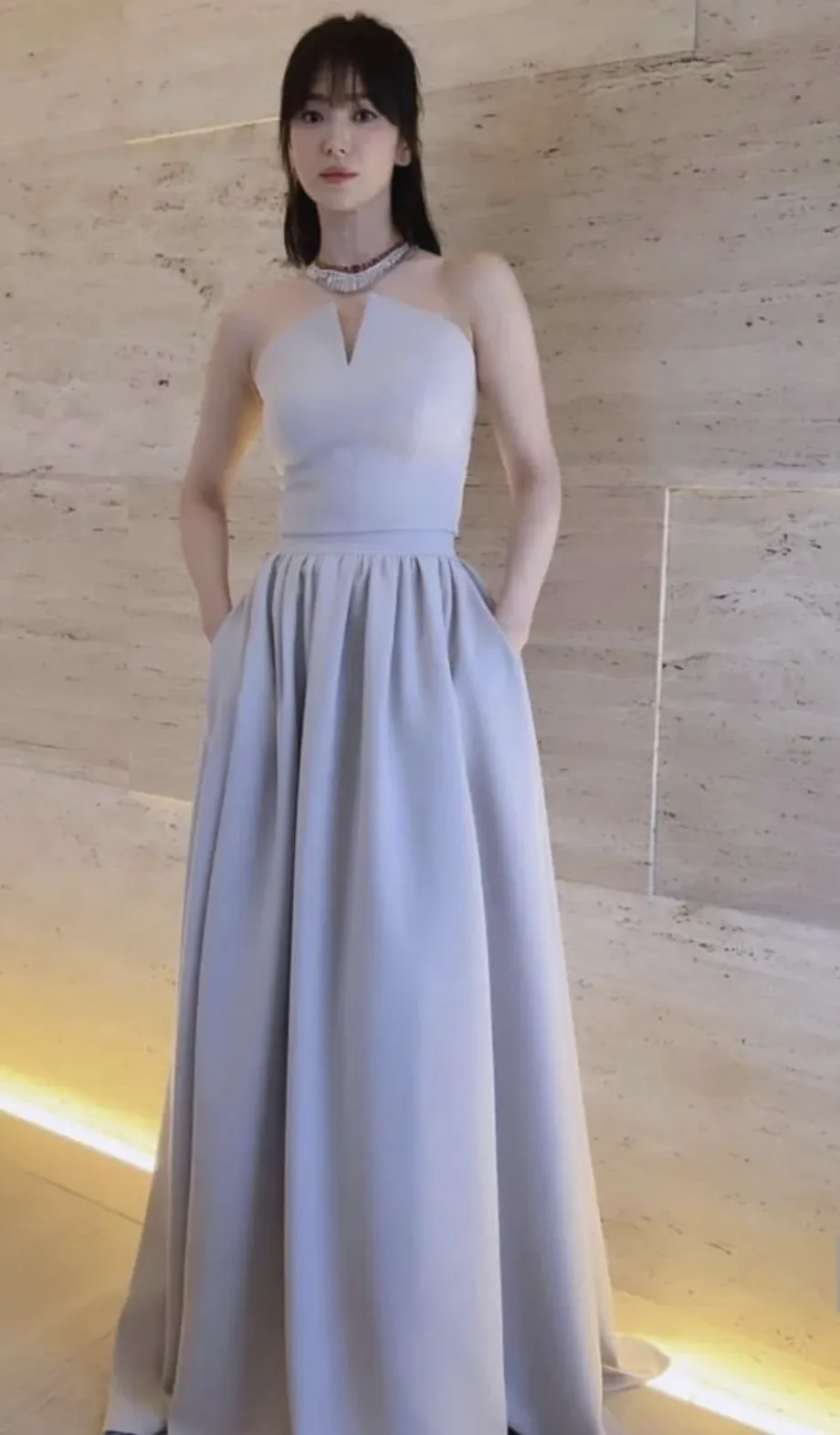 Song Hye Kyo diện vòng cổ triệu đô nhưng nhan sắc thách thức cam thường mới gây chú ý