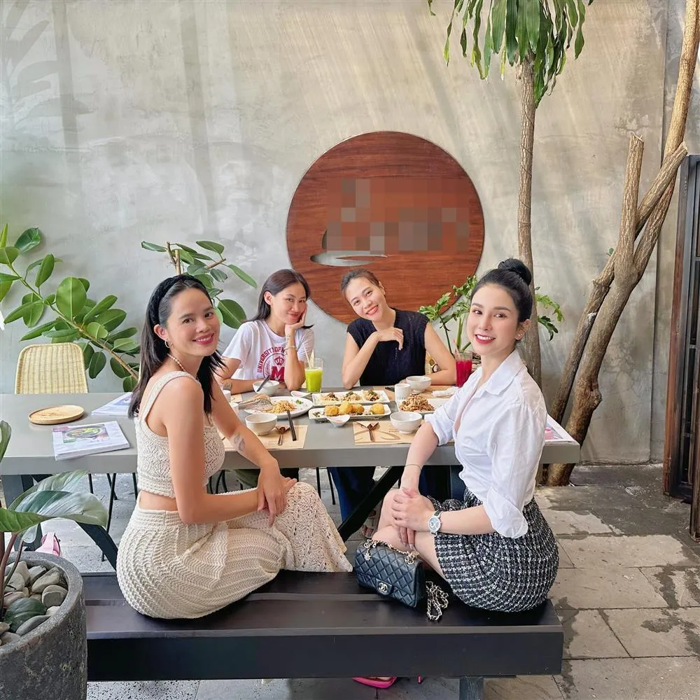 Ảnh cực hiếm khi 4 mẹ bỉm Vbiz hội ngộ, nhan sắc sau 12 năm Next Top gây bất ngờ