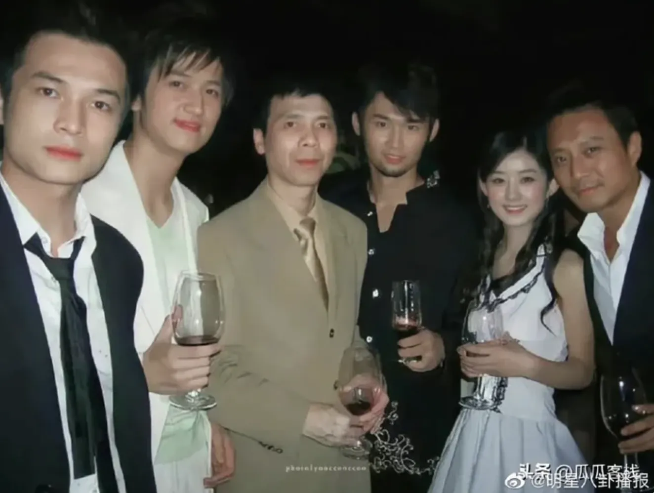 Ảnh thời 'chân ướt chân ráo' của Triệu Lệ Dĩnh có gì mà khiến dân mạng tranh cãi?