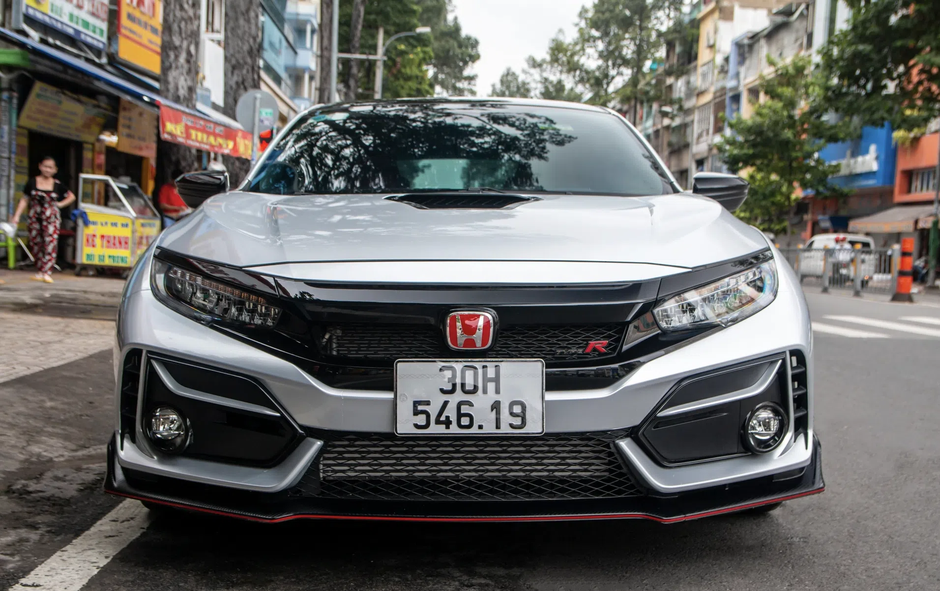 Mục sở thị chiếc Honda Civic Type R độc nhất Việt Nam của 'vua cafe' Đặng Lê Nguyên Vũ 