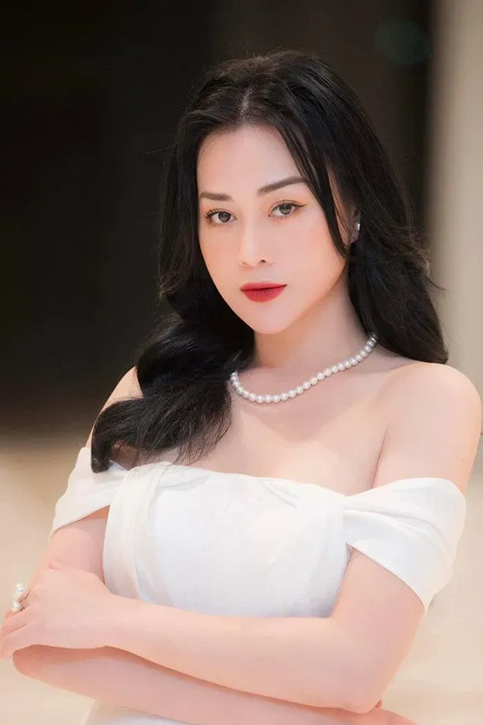 Phương Oanh bất ngờ khoá facebook giữa ồn ào khiến dân tình nghi vấn đã chia tay Shark Bình