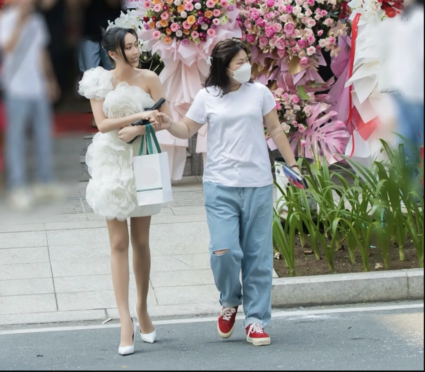 Lộ diện 'bóng hồng' đặc biệt trong cuộc đời của Diệu Nhi trước thềm đám cưới với Anh Tú