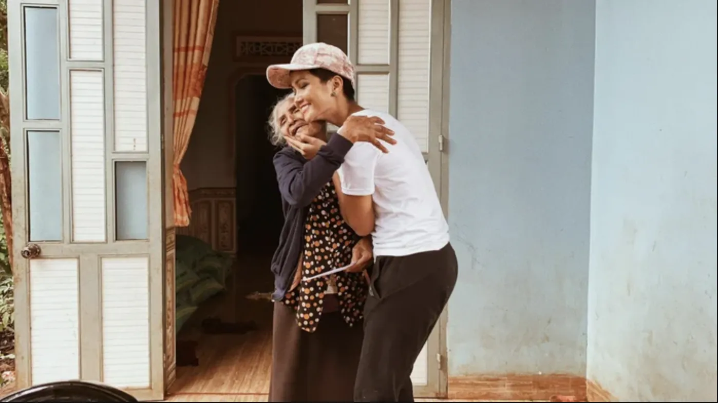 Rũ bỏ vẻ yêu kiều, H'Hen Niê hoá 'nữ hoàng Ai Cập' đầy ma mị trong loạt ảnh mới