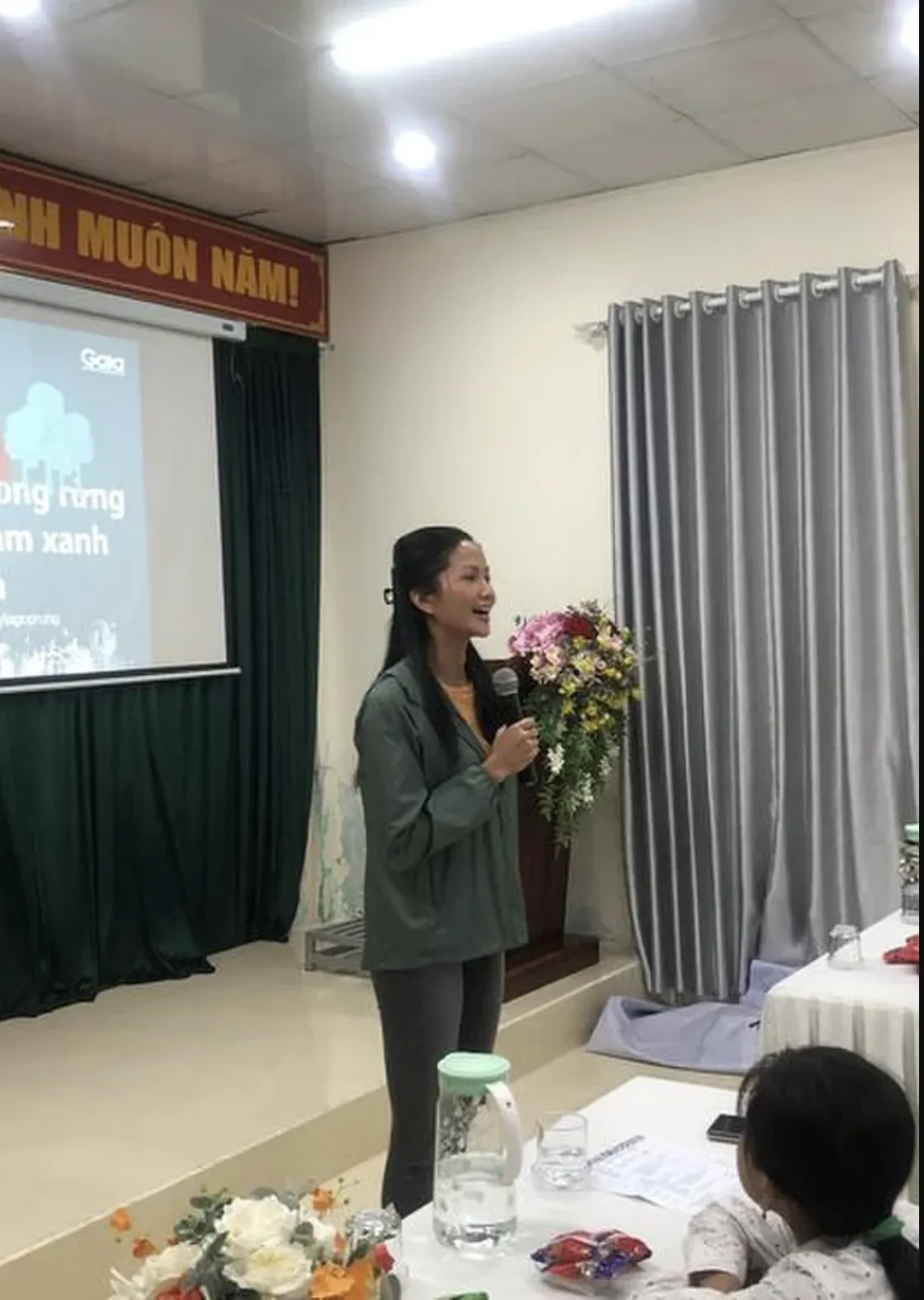 Rũ bỏ vẻ yêu kiều, H'Hen Niê hoá 'nữ hoàng Ai Cập' đầy ma mị trong loạt ảnh mới