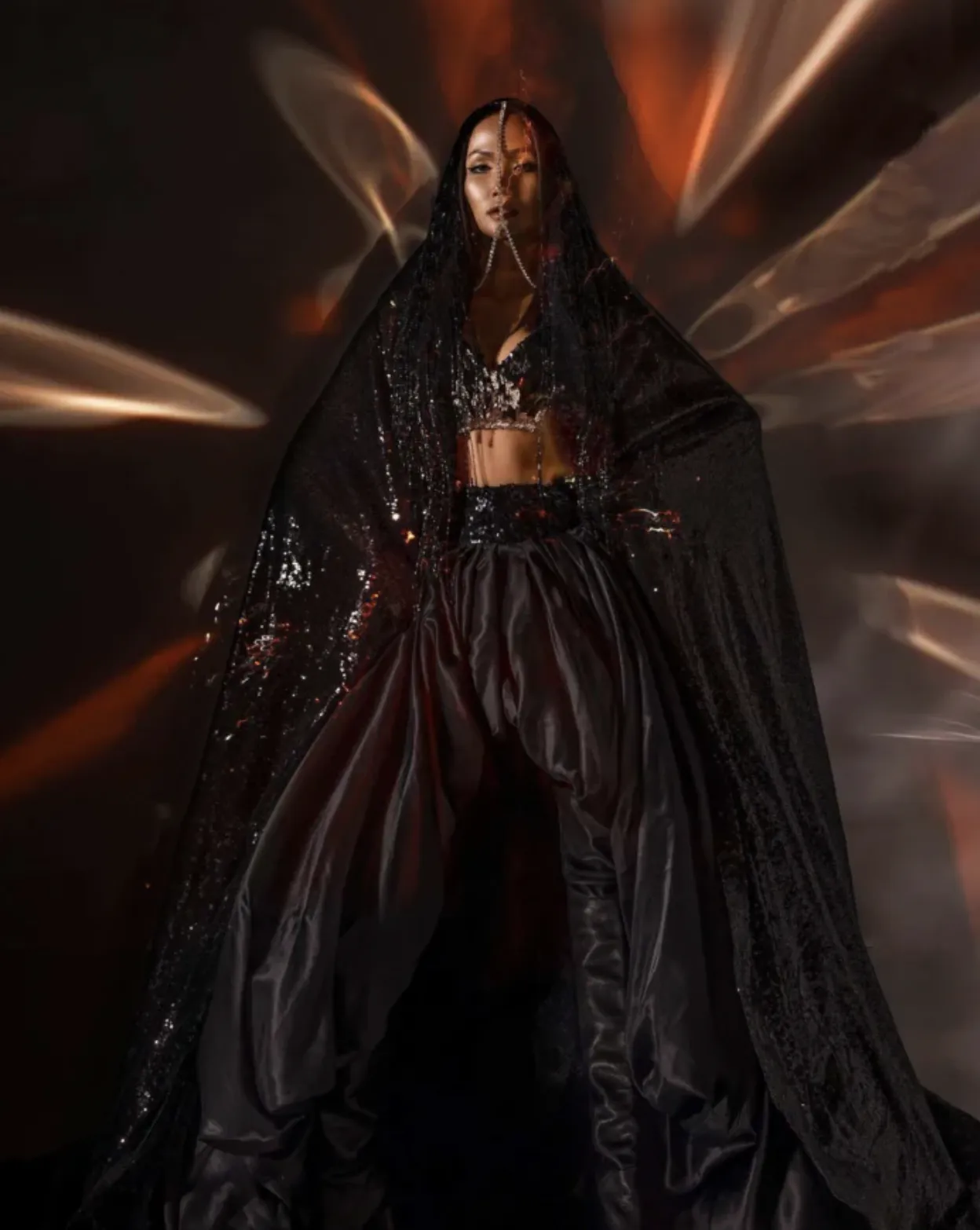 Rũ bỏ vẻ yêu kiều, H'Hen Niê hoá 'nữ hoàng Ai Cập' đầy ma mị trong loạt ảnh mới