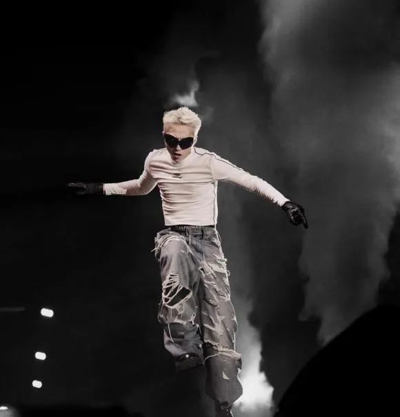 Cùng 'bóc giá' set đồ của Sơn Tùng trong lần tái xuất mới đây