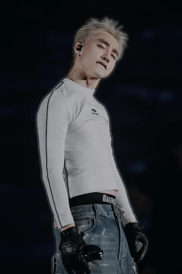 Cùng 'bóc giá' set đồ của Sơn Tùng trong lần tái xuất mới đây