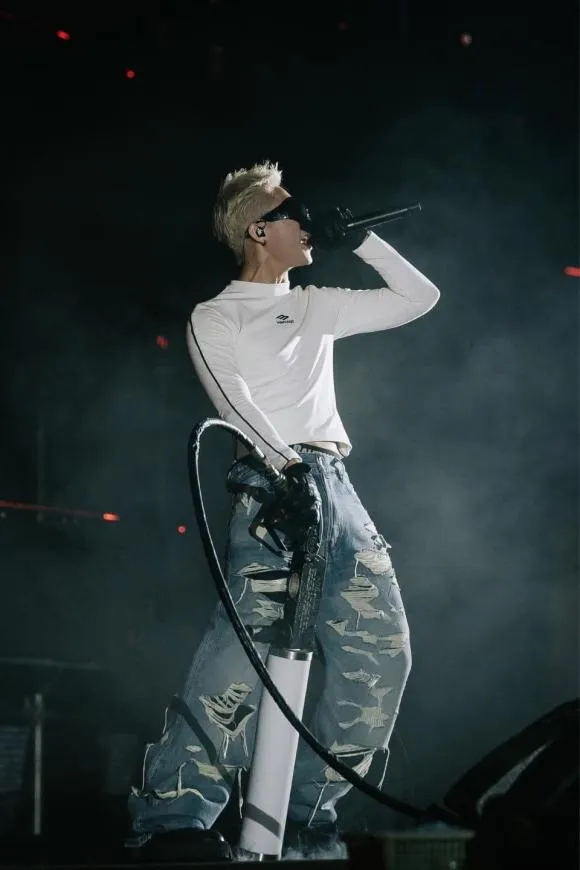 Cùng 'bóc giá' set đồ của Sơn Tùng trong lần tái xuất mới đây