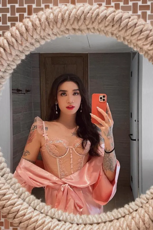 Làm phù dâu cho Diệu Nhi nhưng Ngọc Trinh hoàn toàn bị lép vế trước 2 nhân vật này 