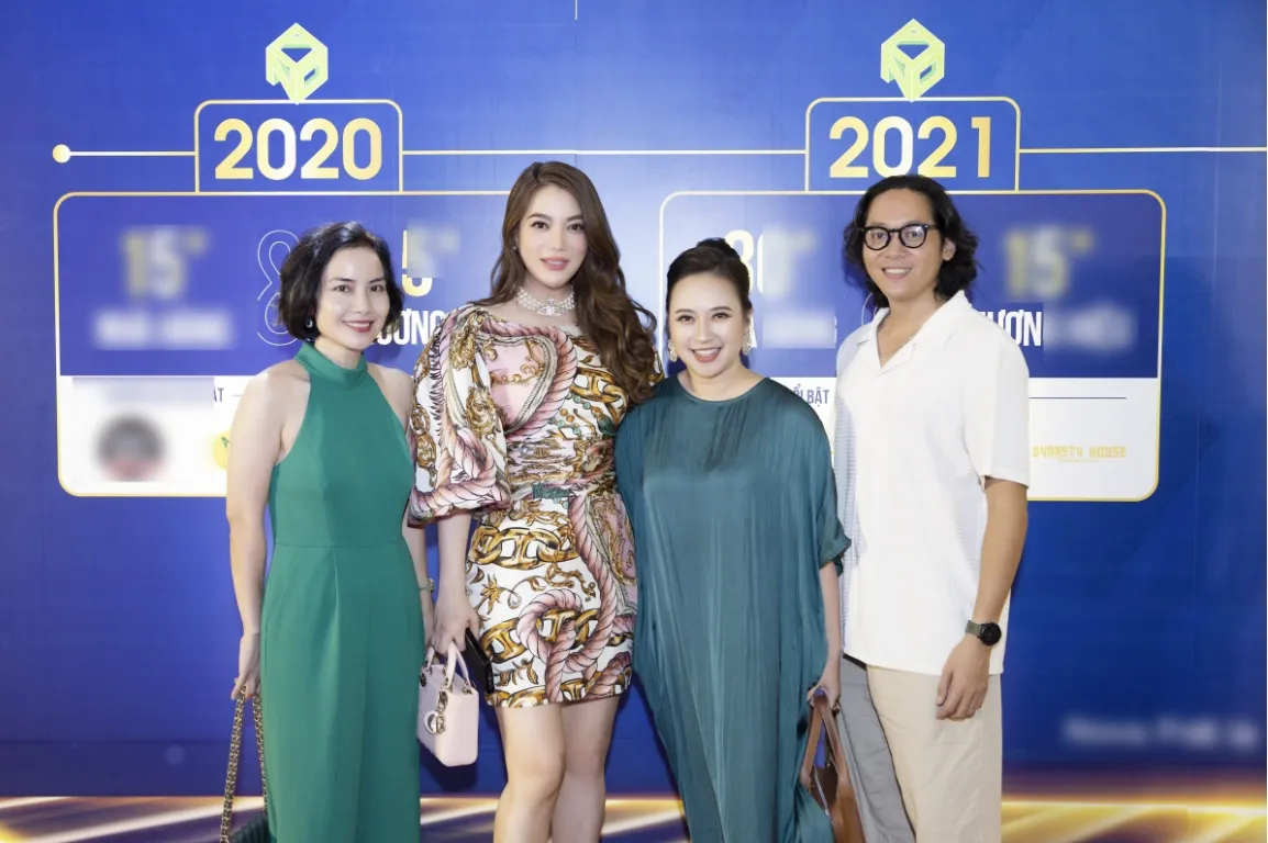 Trương Ngọc Ánh xuất hiện cực tình bên tình trẻ kém tuổi