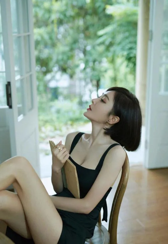 Phú Sát Hoàng hậu Tần Lam khoe nhan sắc cực phẩm trong loạt ảnh mới 