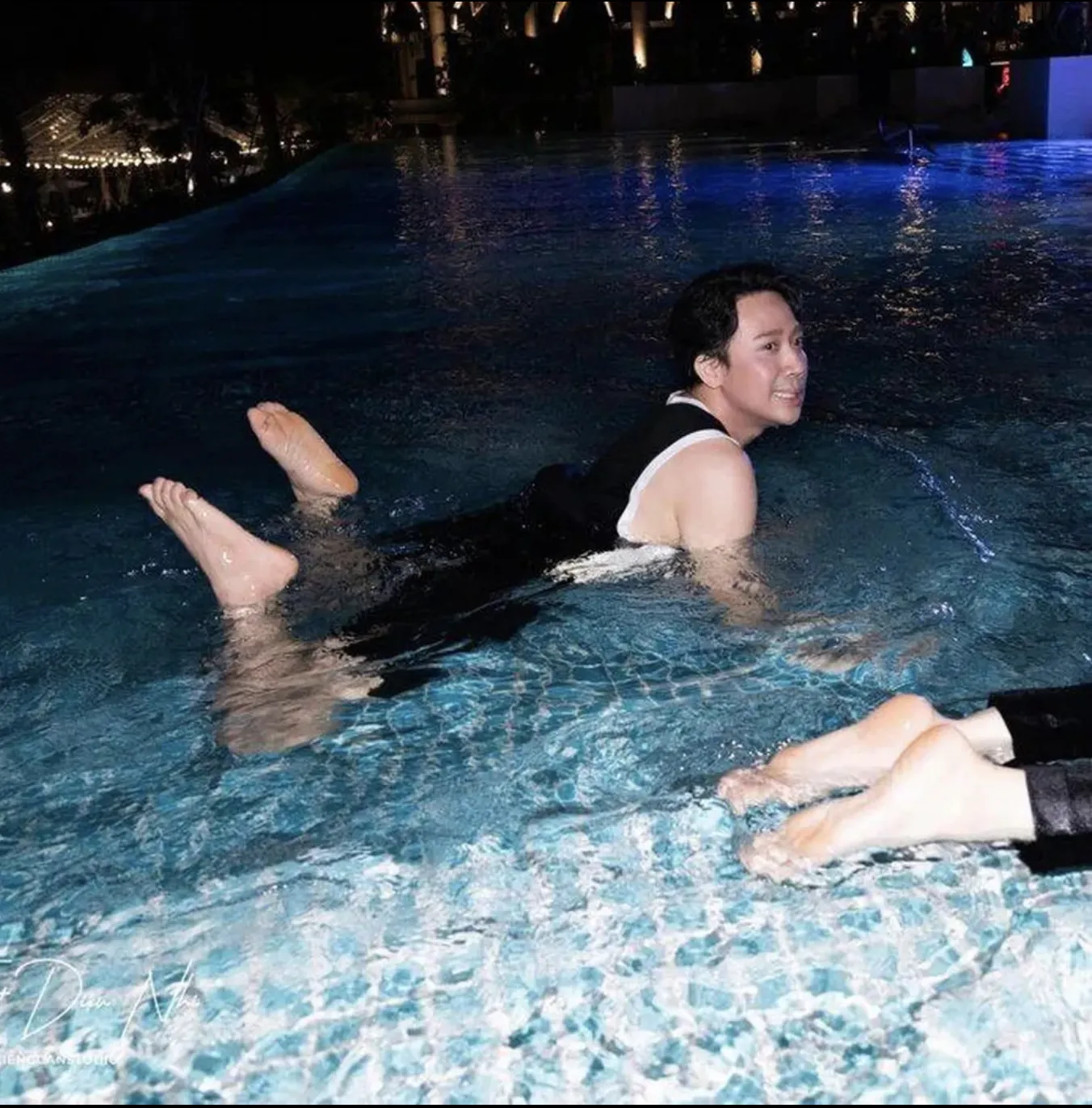 Loạt ảnh quẩy 'quên lối về' của Trấn Thành trong tiệc cưới của Diệu Nhi 