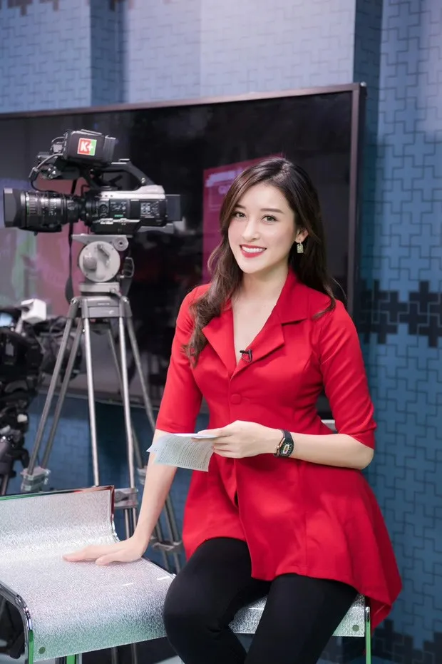 Tung ảnh váy cưới đẹp tựa nữ thần, mỹ nhân đẹp nhất VTV khiến dân tình xôn xao
