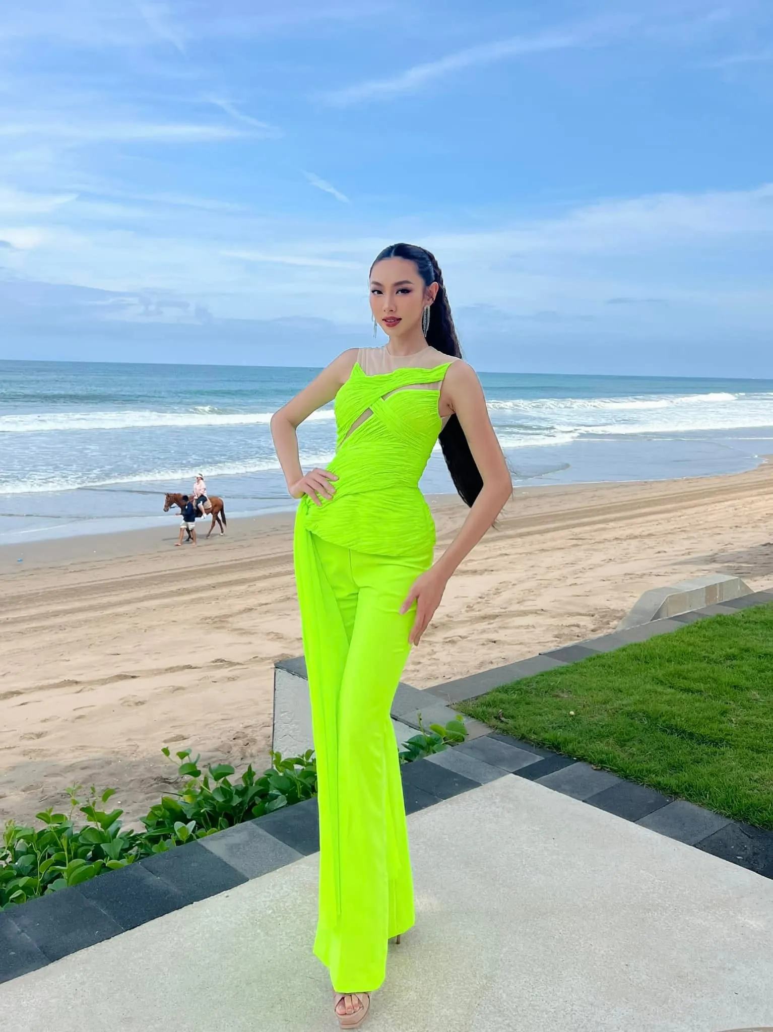 Thuỳ Tiên chiếm trọn spotlight với những màn lên đồ ở Bali