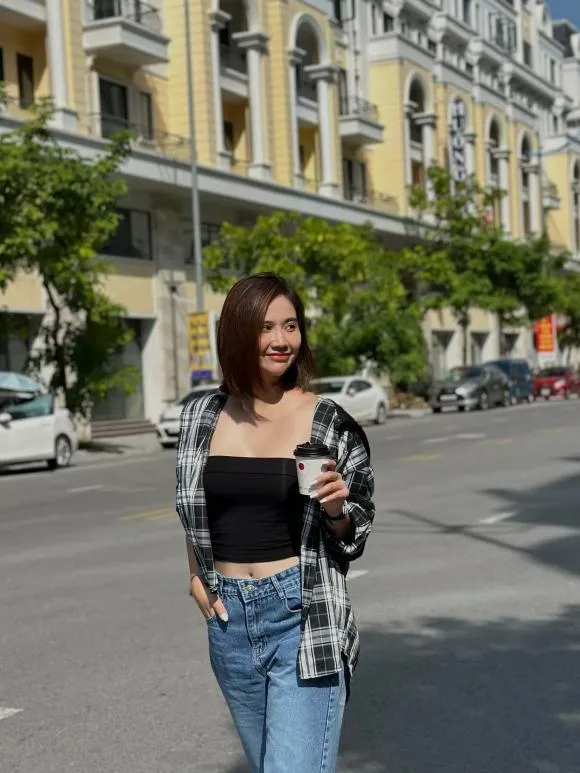 Đình Tú và Huyền Lizzie bị soi bằng chứng 'bí mật hẹn hò'?