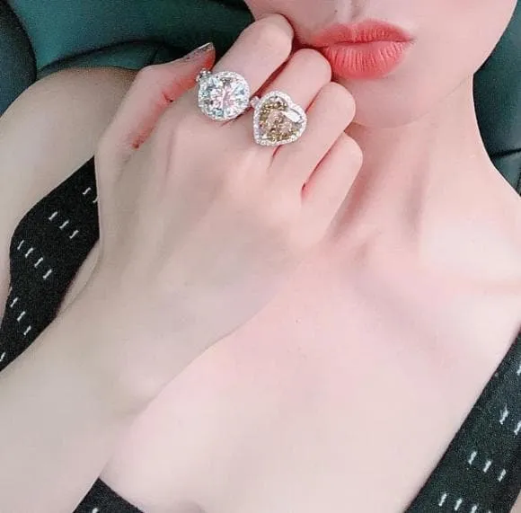 Lệ Quyên khoe ảnh chăm sóc da sang chảnh nhưng dân tình đổ dồn vào chiếc nhẫn kim cương 50 tỷ
