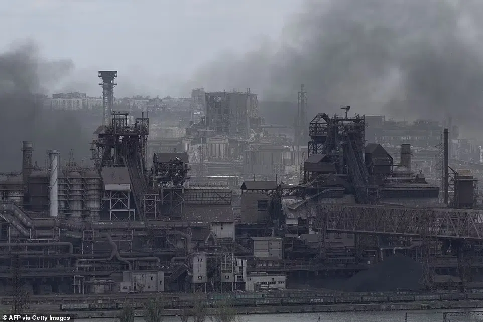 Quang cảnh nhà máy thép Azovstal ở thành phố Mariupol. Nhà máy là pháo đài cuối cùng của Ukraine trong thành phố.